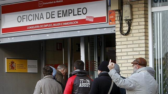 El Paro Baja En 76 500 Personas En El Segundo Trimestre Pero Se