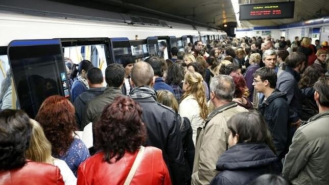 Cifuentes congelará las tarifas del transporte hasta 2019