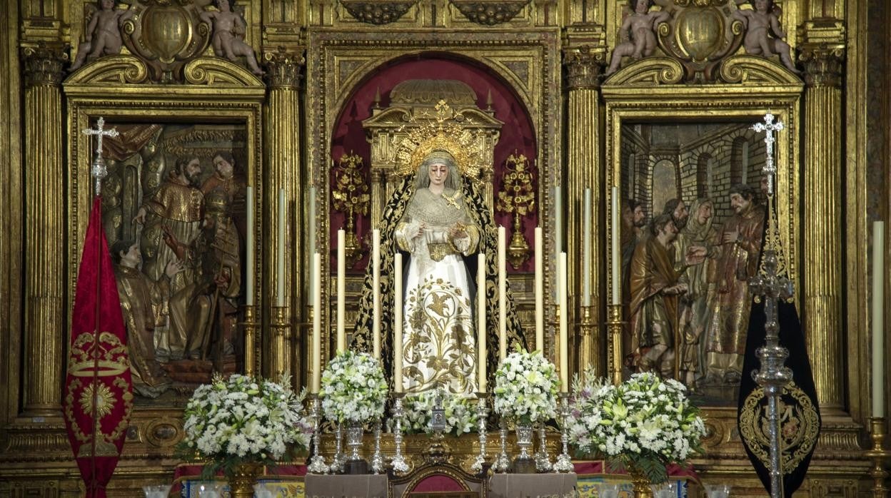 La Virgen De La Soledad En Al Altar Mayor De San Lorenzo