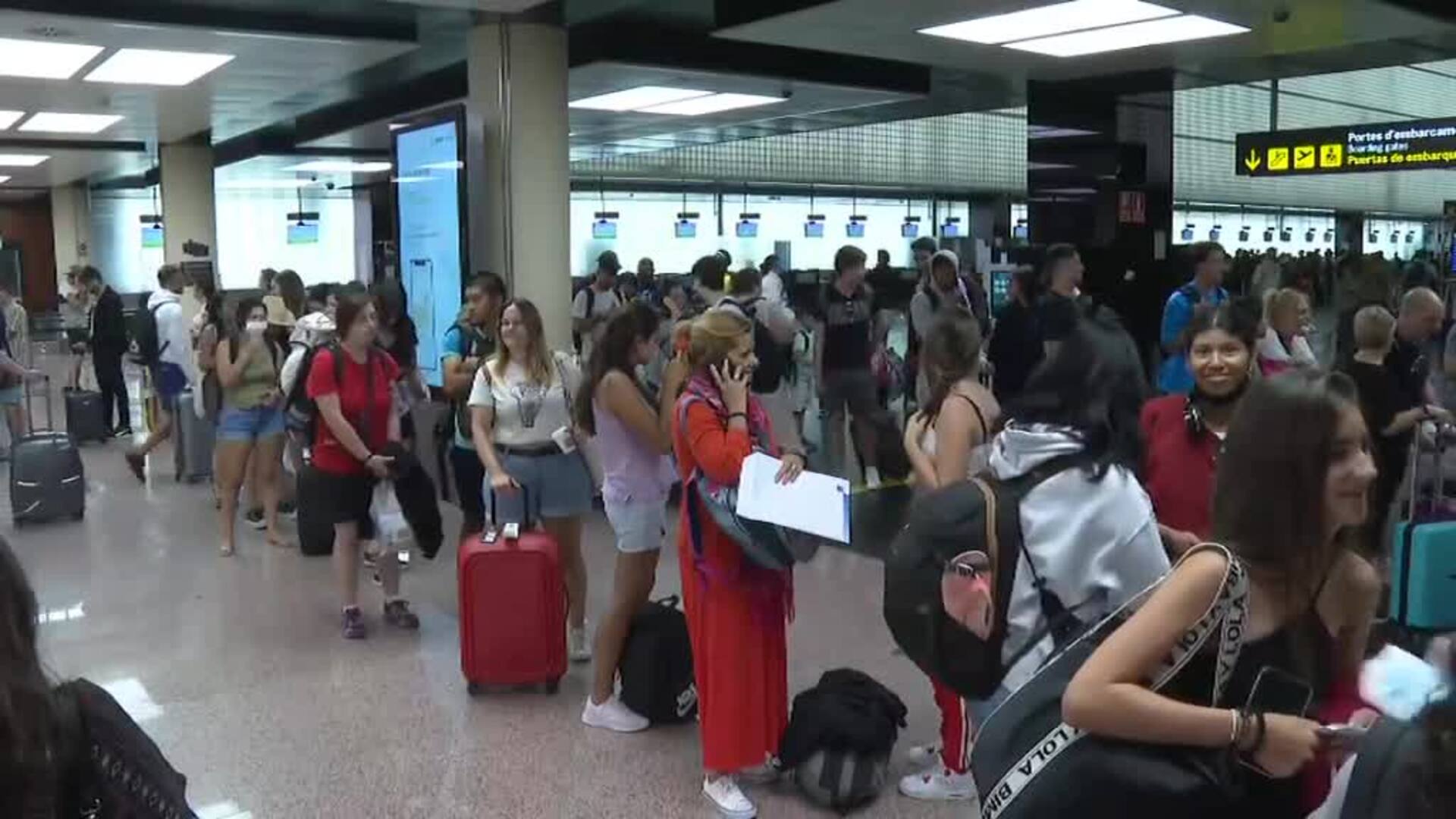 Caos Desde Primera Hora En El Aeropuerto De El Prat Por La Huelga En