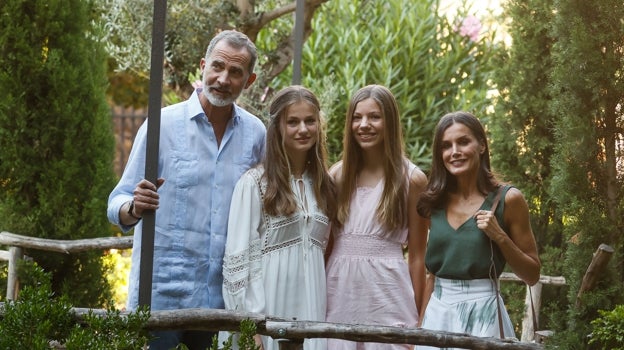 Los Reyes, junto a sus hijas la Princesa Leonor y la Infanta Sofía, el verano pasado en Mallorca