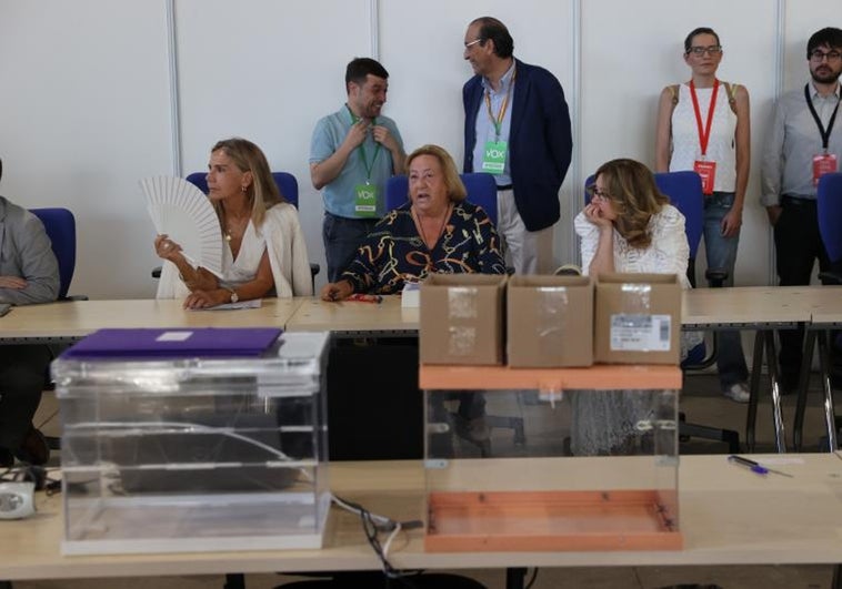 La Fiscalía respalda revisar los votos nulos del 23J en Madrid como