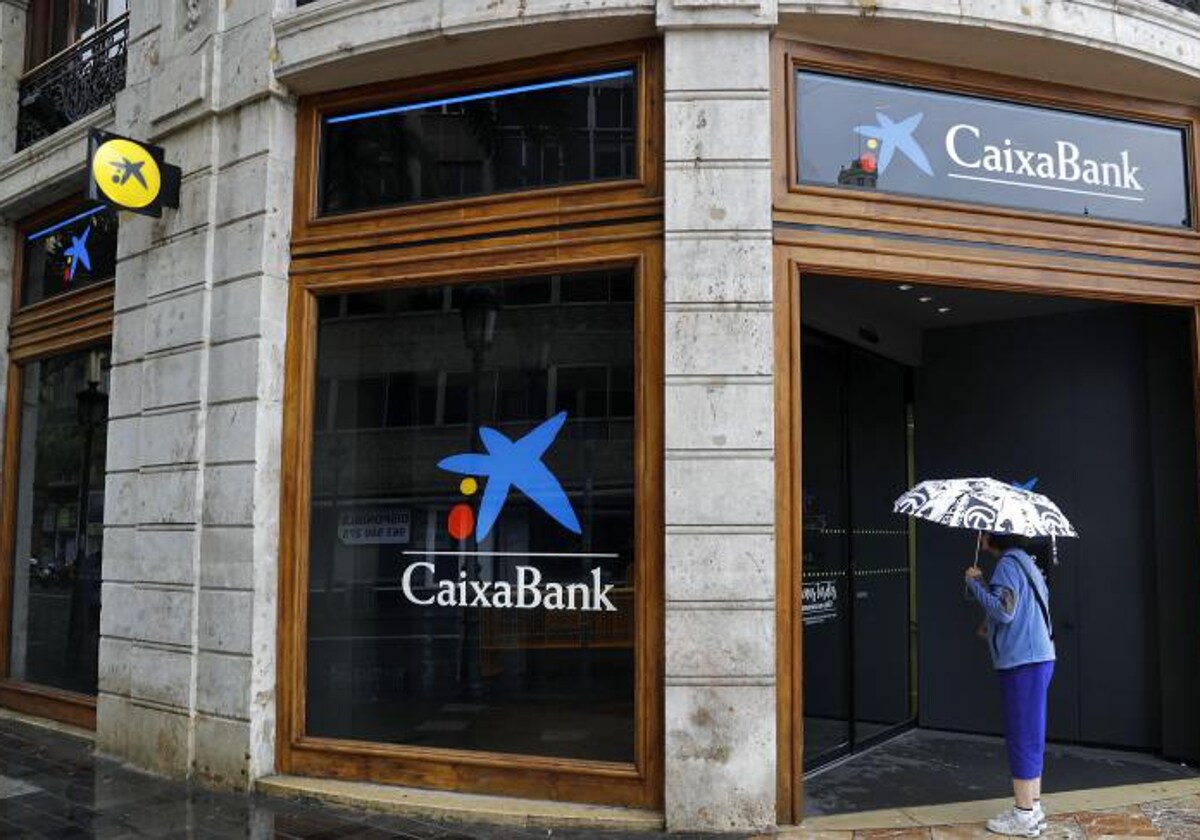 Caixabank Alerta A Sus Clientes De Una Estafa A Domicilio Por