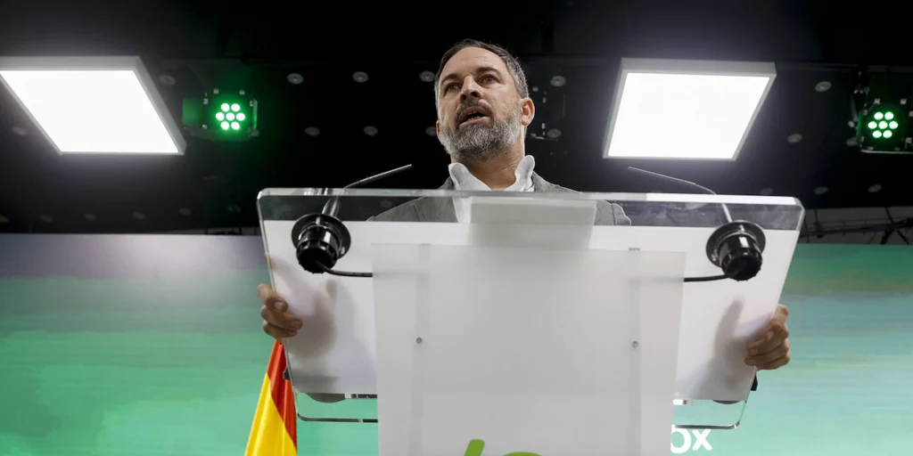 Santiago Abascal pide resistir frente a un Pedro Sánchez al que ya