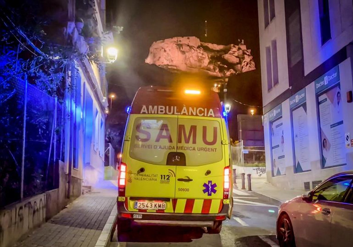 Una Mujer Da A Luz Asistida Por El SAMU En Una Ambulancia De Camino Al