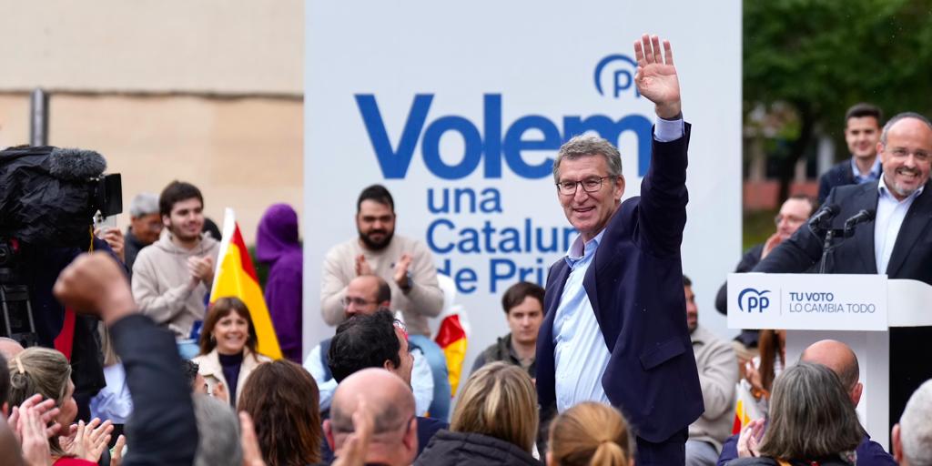 Feijóo endurece su discurso en Cataluña y pide concentrar en el PP el