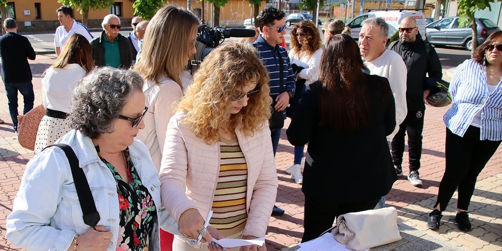 Desalojan El Pleno Del Ayuntamiento De Villaquilambre Le N Ante Las