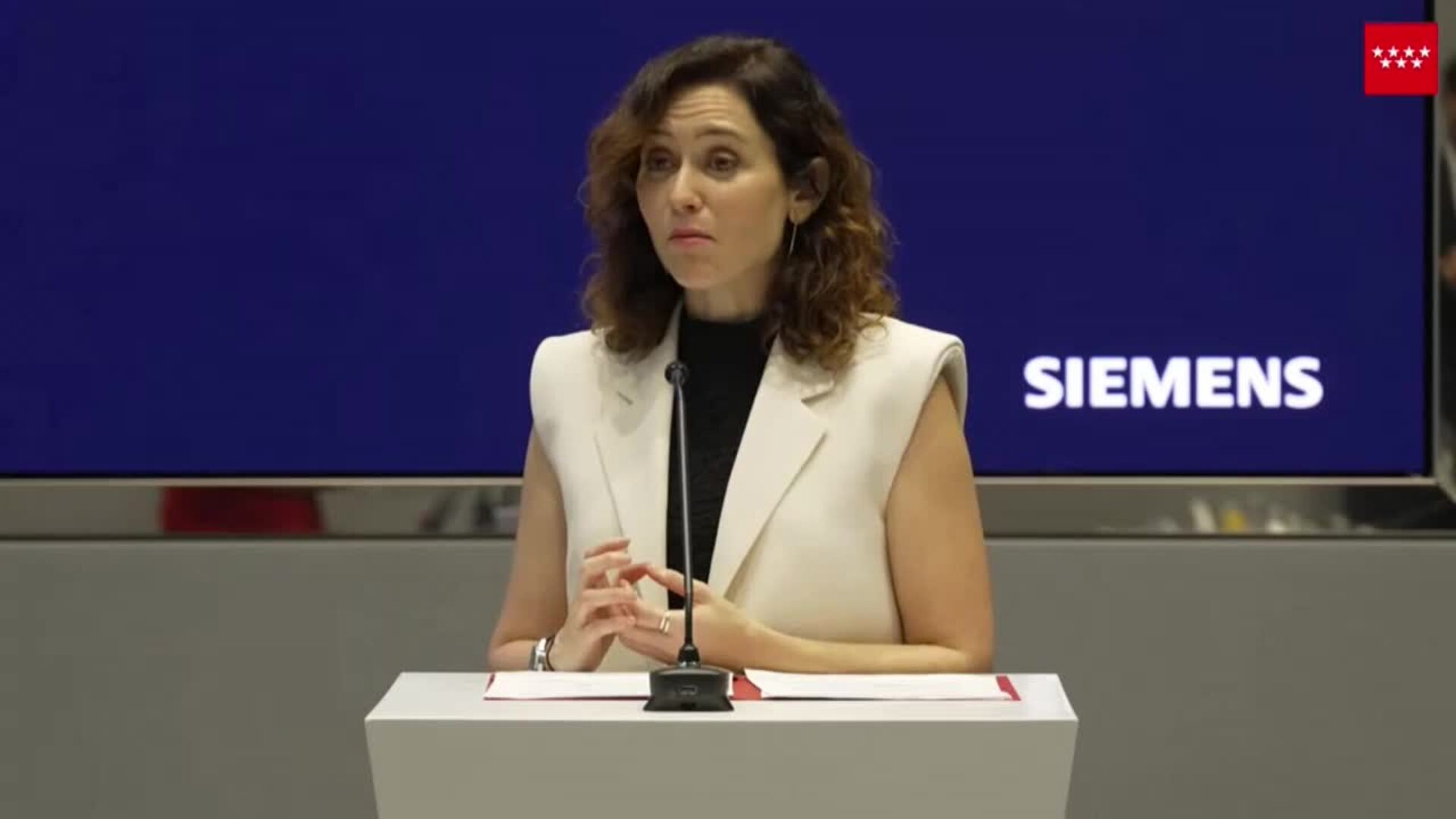 Ayuso Inicia Su Viaje A Alemania Con Una Visita A La Sede De Siemens En