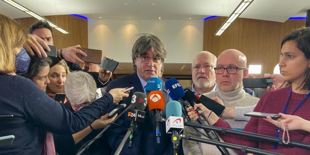 Puigdemont se querella contra el juez Aguirre por prevaricación y