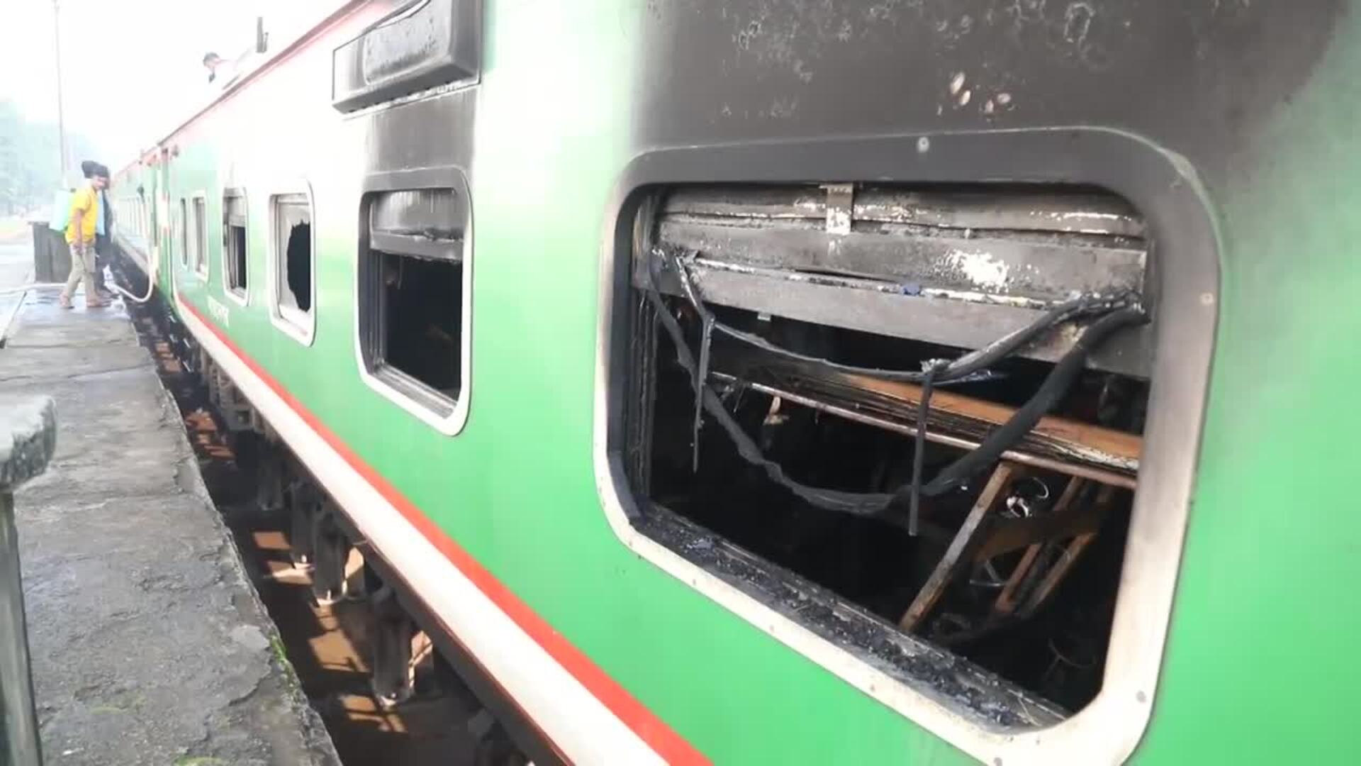 Incendio De Un Tren Deja Cuatro Muertos En Bangladesh