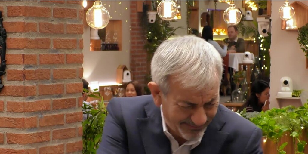 J La Leche Carlos Sobera Da El Susto Al Marearse En First Dates