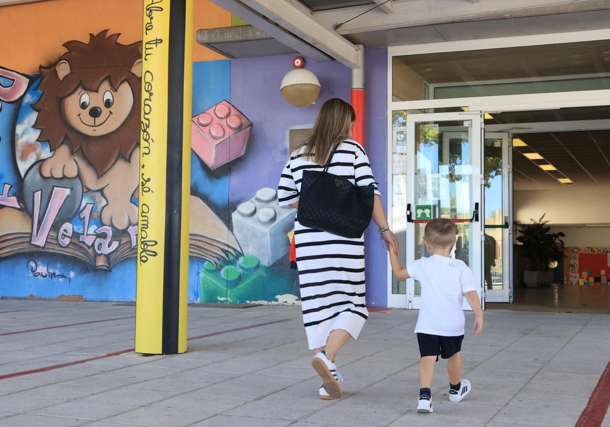 Un padre deja a su hijo de tres años en el colegio y lo que sucede deja