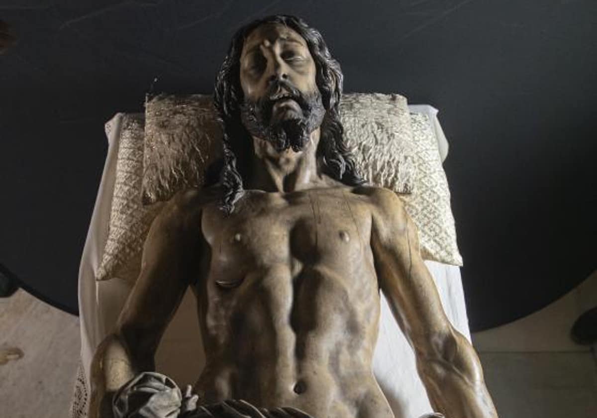 El Cristo Yacente Del Santo Entierro Se Somete A Un Estudio