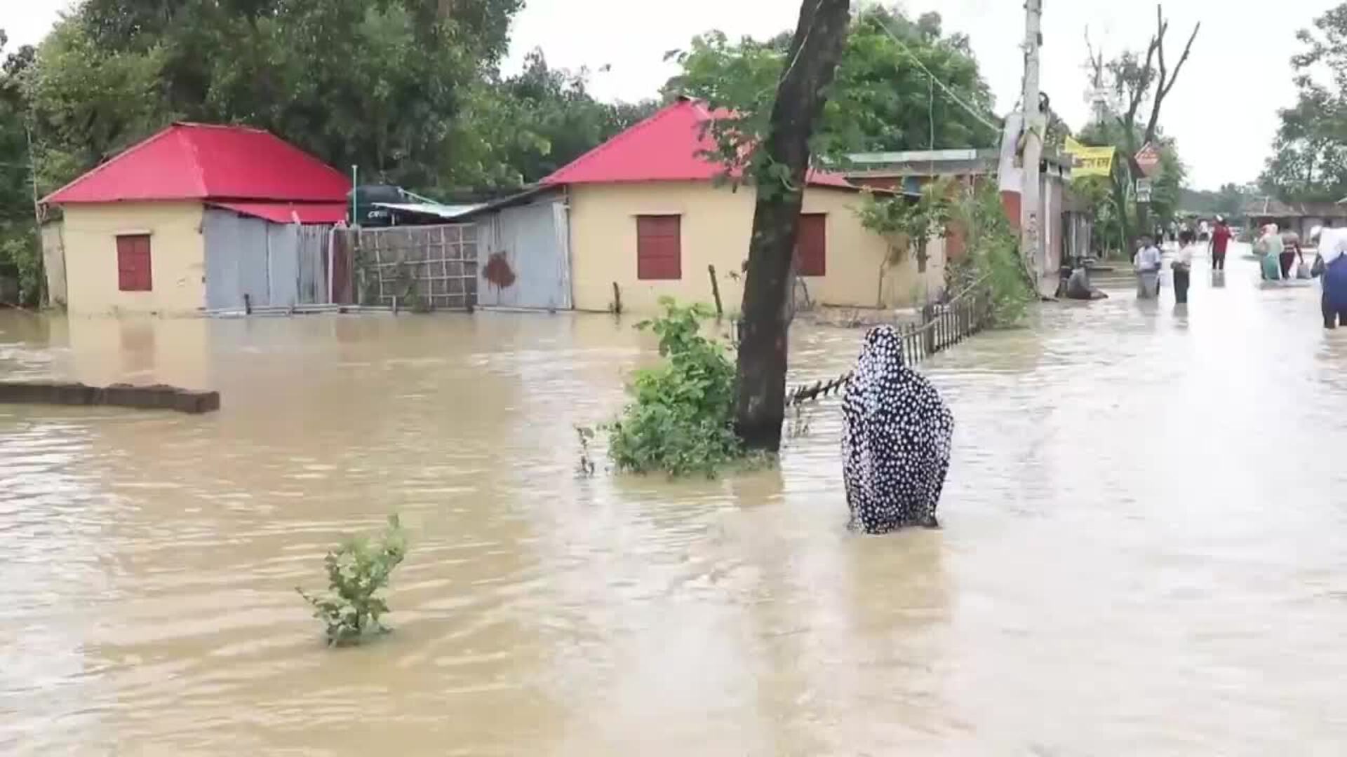 Suben A Los Muertos Por Las Inundaciones Con M S De Millones De