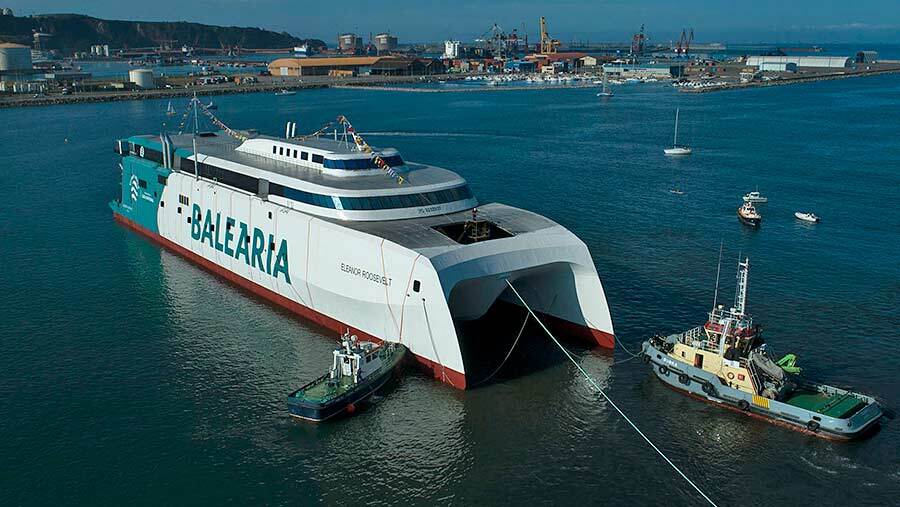 Baleària bota el primer fast ferry del mundo con motores a gas natural