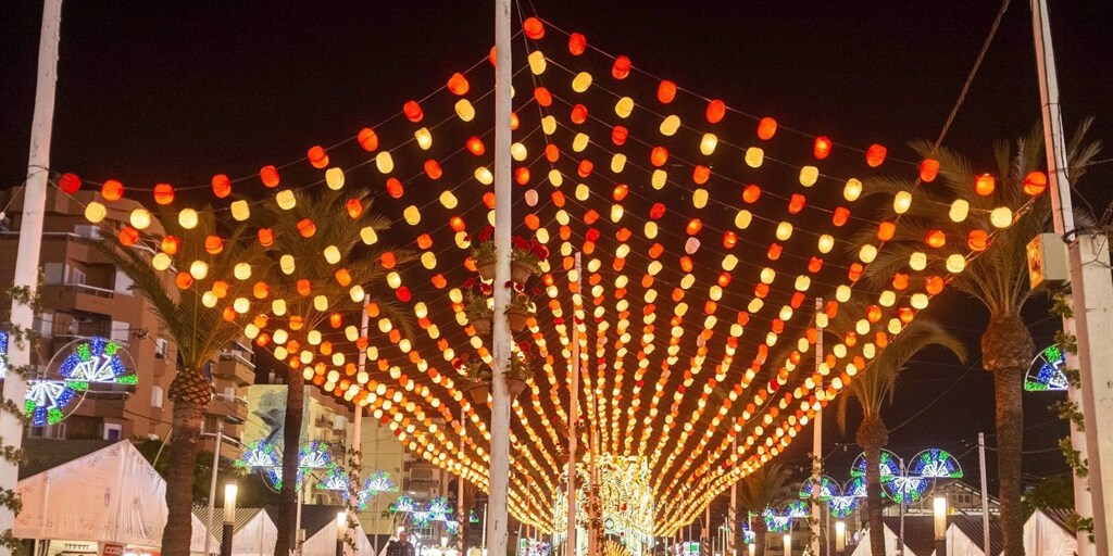 La Feria de Sanlúcar se iluminará con 25 000 farolillos y más de 700