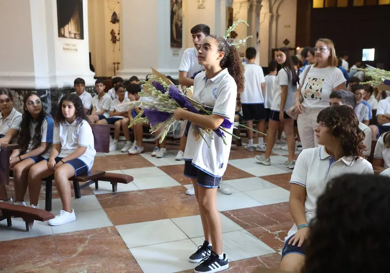 Fotos: Tradicional ofrenda de nardos a la Patrona de Cádiz en Santo Domingo