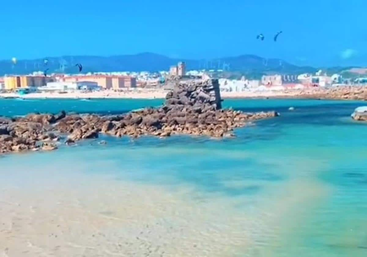 La Piscina Natural De Agua Cristalina Que Se Encuentra En La Provincia