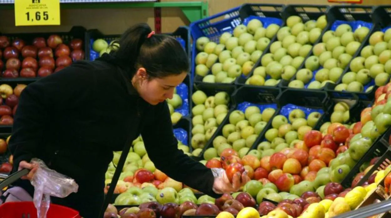 Estos son los diez supermercados más baratos de España