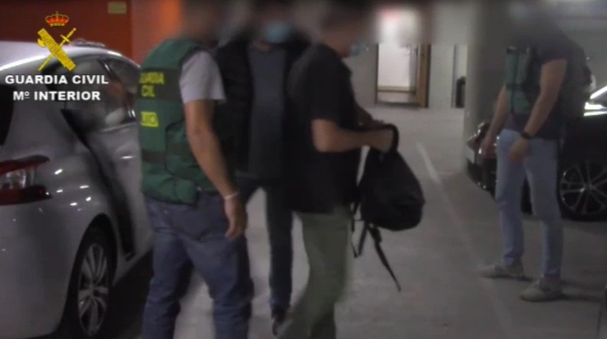 La Guardia Civil caza en Barcelona a un pedófilo que ejerció como