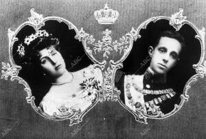 Una orla Conmemorativa de la <strong>boda</strong> de <strong>Alfonso</strong> <strong>Xiii</strong> con victoria Eugenia, en 1906