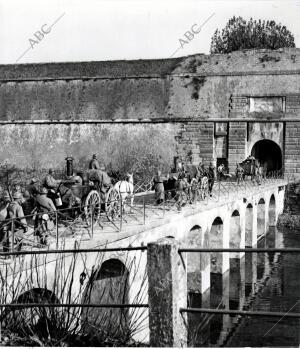 Llegada A las Murallas de Peschiera de una columna de infantería Francesa