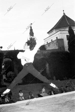 Antonio el bailarín Ensayando en el patio de la Montería