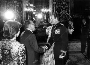 Don Santiago Carrillo saluda A S.M. el Rey don Juan Carlos A su Llegada al...