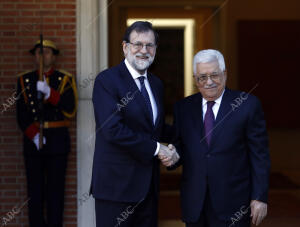 El presidente del Gobierno Mariano Rajoy, recibe en La Moncloa al presidente de...