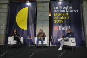 Coloquio literario entre Maite Rico, Andrés Trapiello y Jesús García Calero,...