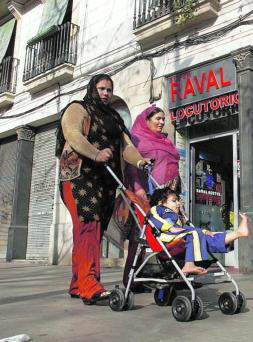 Un 21,2 por ciento de los barceloneses ve la inmigración como una amenaza