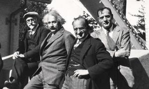 Einstein gana un pulso al universo