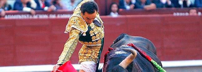 Espeluznante cogida de Aparicio y triunfo de El Cid