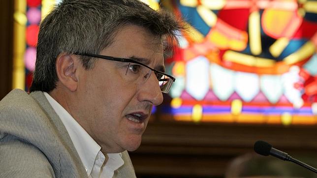 El alcalde de León anuncia enrabietado su candidatura