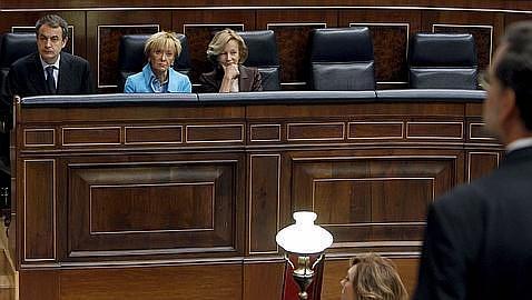 Zapatero se asoma otra vez al abismo en su examen «laboral» en el Congreso
