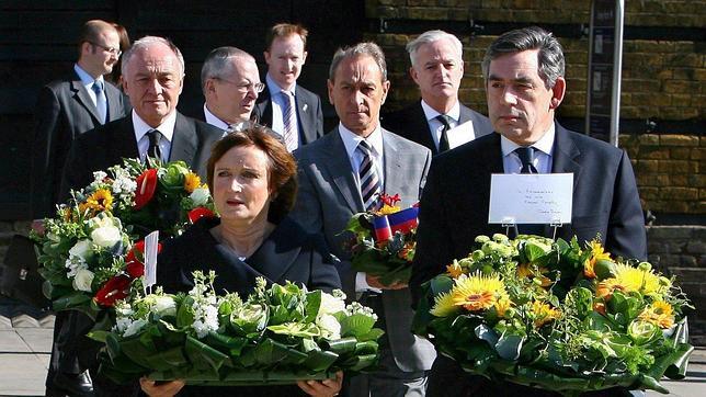 Recuerdo a las víctimas en el memorial de Hyde Park con una ofrenda floral