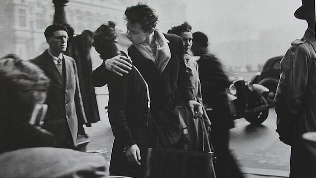 ¡A besarse, españoles!