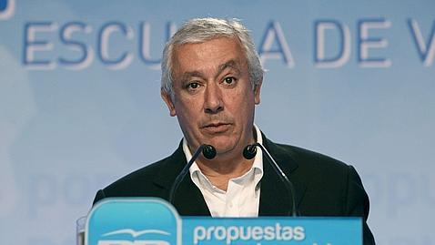 Arenas lamenta que Andalucía esté «perdiendo su sector financiero» tras la adjudicación de CajaSur a BBK