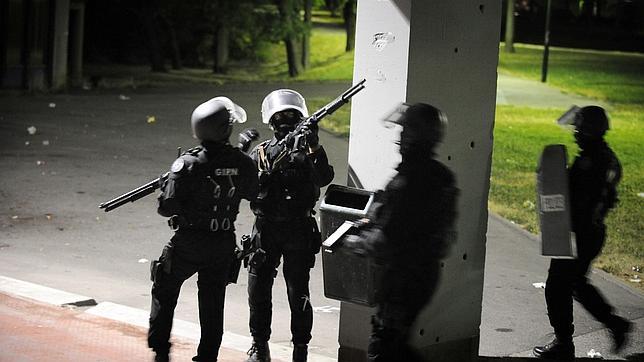 Nuevos tiroteos en la tercera noche de violencia en Grenoble