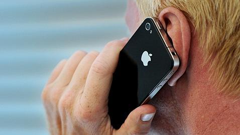 Las operadoras españolas venderán el iPhone 4 a pesar de las críticas