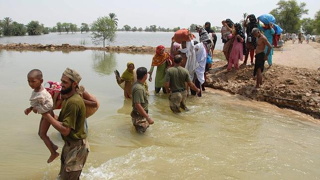 La cifra de muertos se eleva a 1.300 por las inundaciones en Pakistán