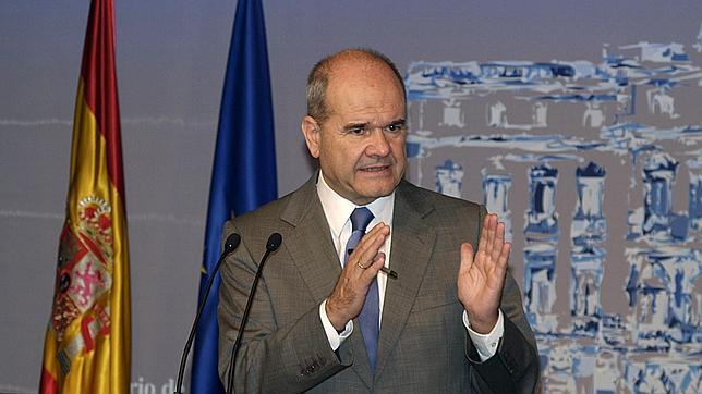 Chaves pide a Gómez que piense en «lo mejor para el PSOE»