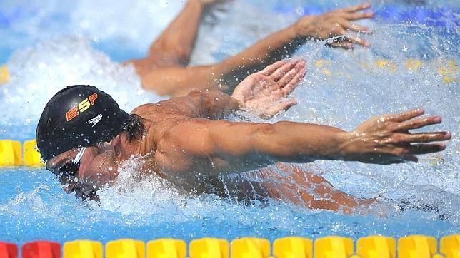 El primer oro en la piscina