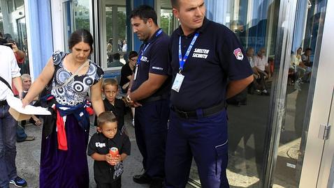 Casi la mitad de los franceses respalda la expulsión de gitanos