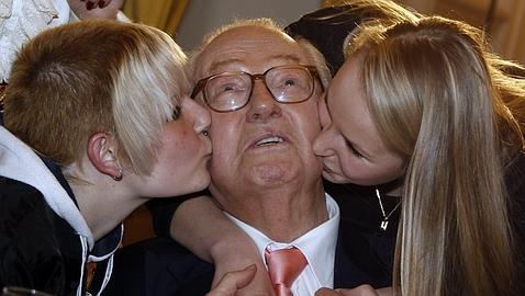 Le Pen compró una casa de campo para que sus hijos vieran «vacas y no árabes»