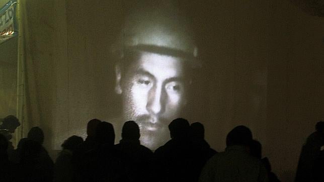 Cinco mineros chilenos fuera de cámara