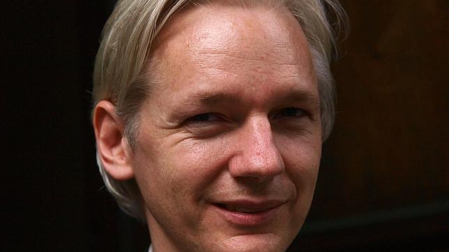 El fundador de WikiLeaks pide permiso de residencia y trabajo en Suecia