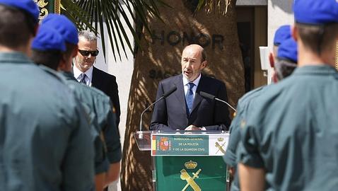 Rubalcaba: «La Guardia Civil defiende en Afganistán la seguridad de España»