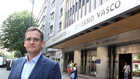 «Zapatero no debe tirar por la borda la esperanza vasca por siete votos»