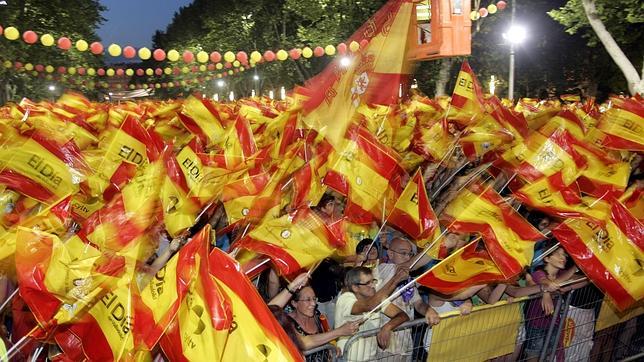 Valladolid bate el Récord Guinness ondeando banderas